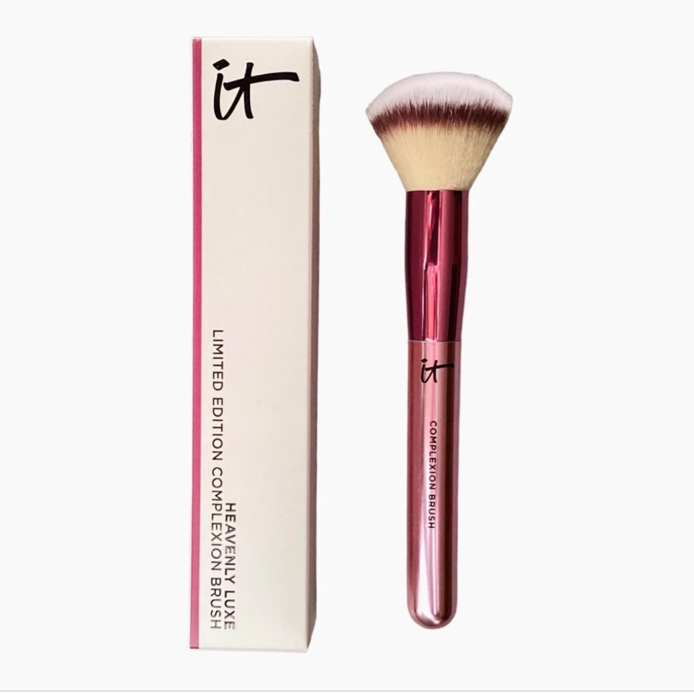 it cosmetics | Heavenly Luxe Limited Edition Complexion Brush 💕